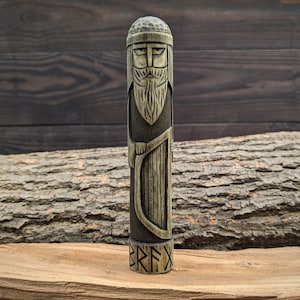Dio scandinavo - Bragi. Scultura di divinità in legno. Pantheon norreno. Altare mitologico. Statua di Bragi.