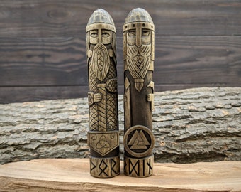 Conjunto de esculturas de madera talladas a mano de Odín y Thor: figuras de dioses nórdicos