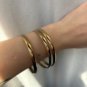 Lot de 3 joncs minimalistes femme – bracelets acier inoxydable doré – joncs empilables fins – bijou cadeau femme