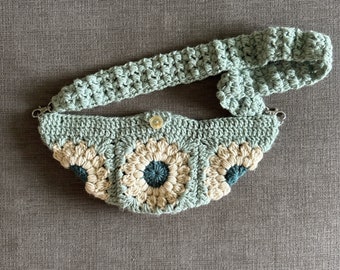 Sac à bandoulière carré grand-mère en crochet sauge