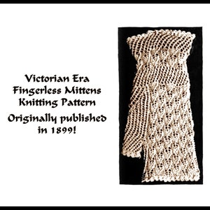 Puede incluir: Imagen de un patrón de tejido de mitones sin dedos de la época victoriana, publicado originalmente en 1899. El patrón se muestra sobre un fondo negro. Los mitones son de color beige claro y tienen un diseño calado detallado.