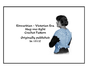 Puede incluir: Un patrón de ganchillo vintage para un top estilo hug-me-tight, publicado originalmente en 1913. El patrón presenta a una mujer con un top de ganchillo azul con un vestido negro debajo.