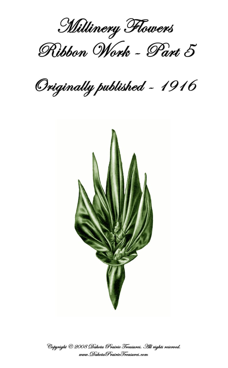 Może przedstawiać: Ilustracja zielonego kwiatu z wstążki, część projektu modniarskiego. Obraz pochodzi z publikacji zatytułowanej "Millinery Flowers Ribbon Work - Part 5", pierwotnie opublikowanej w 1916 roku. Obraz jest na białym tle.