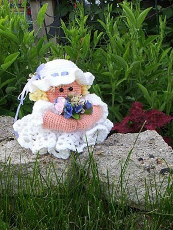 crochet toilet paper wedding dress These wedding dresses are made entirely out of toilet paper: Take a look