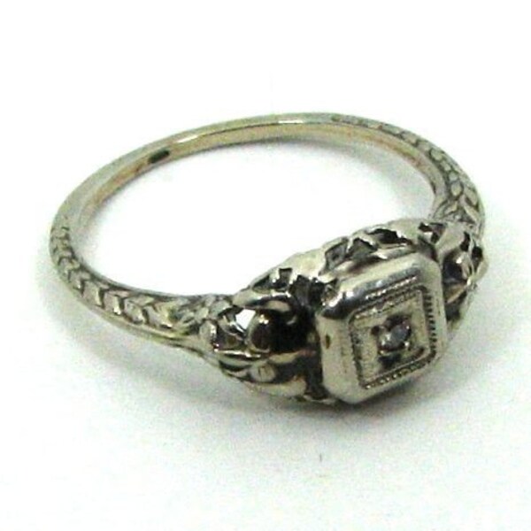 Art Deco Diamond and 18 Karat White Gold Solitaire Engagement Ring FLORAL Motif CIRCA 1920