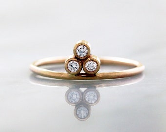 Diamond Trio Ring, Diamond Pyramid Three Stone Ring, Solid 14k Gold Dainty Diamond Ring