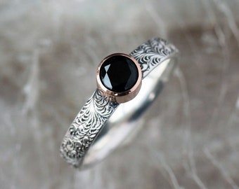 Bague Onyx noire, bande à motif de défilement noir oxydé en argent sterling avec réglage en or rose 14 carats, bague Onyx en or rose