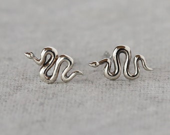 Boucles d'oreilles Tiny Snake Stud, Sterling Studs Silver Posts, Boucles d'oreilles délicates Silver Snake