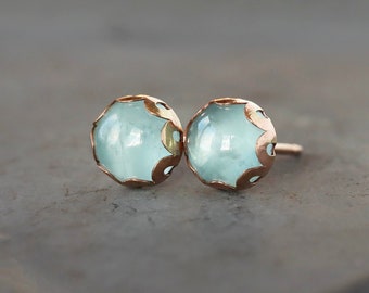 Boucles d’oreilles Aquamarine Stud, clous de pierres précieuses de pierre de naissance de mars, boucles d’oreilles Aquamarine, poteaux remplis d’or 14 carats