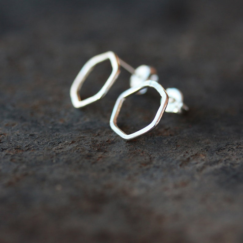 Argent sterling gravé Brossé Ovale Hoop Style Boucles d/'oreilles 4 mm FZ
