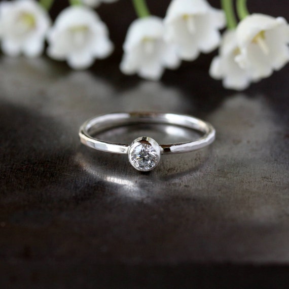 Simple Silver Diamond Ring, Sterling Silver Hammered Band  display picture 1