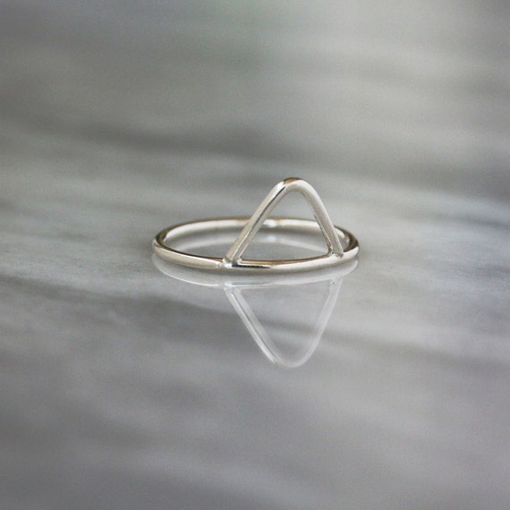 Anillo MINH En plata con forma de pico y mini detallitos moon #46 Anillo MINH En plata con forma de pico y mini detallitos moon