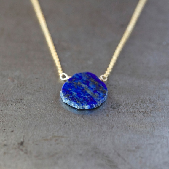 Long lapis lazuli necklace in gilded stainless steel with sheet pendant in acetate