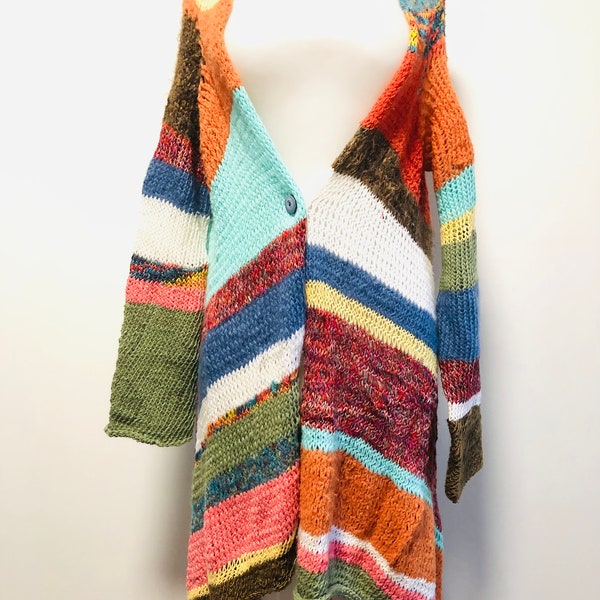 Long drapé TECHNICOLOR cardigan wrap pull tricot confortable chaud doux mince fil léger cadeau salon boho ouvert wrap rayure multicolore unique en son genre