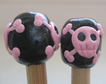 Girly Pink Skull and crossbones bamboo knitting needles FR3E US shipping black or any color choose size customized sculpture personalized