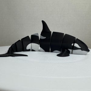 Articulated Orca Figurine – Poseable 3D Printed Killer Whale | Desk Toy & Gift