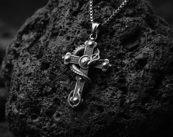 Collier croix gothique crâne de dragon : bijoux de motard en acier inoxydable