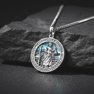 Collar con medallón de plata esterlina de San Cristóbal - Medalla de protección religiosa católica del santo patrón del abulón