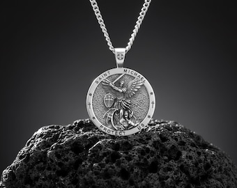 Collana in argento sterling con l'arcangelo Michele, ciondolo religioso cattolico protettore, medaglia greca con ala di guardiano.