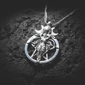 Lilith Pentagram Halsband i Sterling Silver: Wicca Gudinna Amulett bild 1