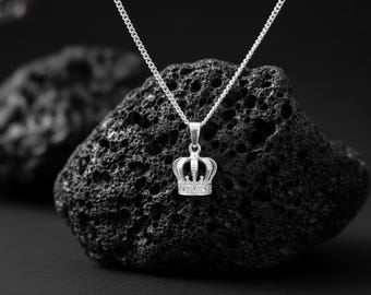 Collier couronne de reine en argent : pendentif princesse en cristal