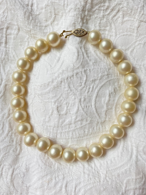 VINTAGE Faux Pearl Choker Necklace