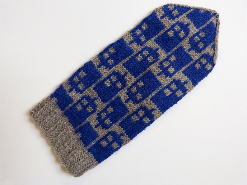 Doctor Who knitting pattern Police Box Mittens image 1