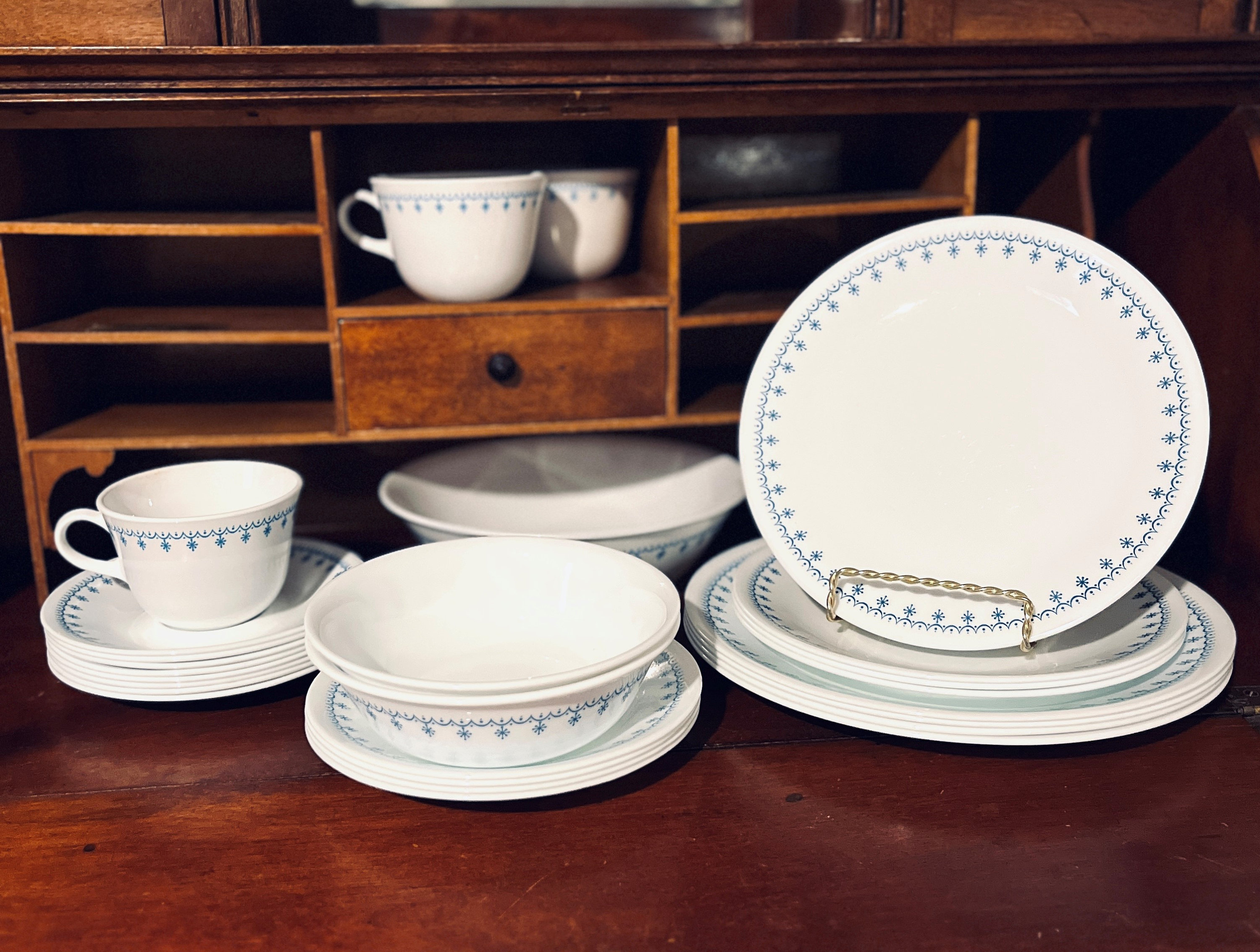 Vintage Corelle Snowflake Garland Dishes