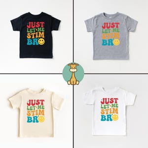 K&ouml;nnte beinhalten: Vier T-Shirts in verschiedenen Farben mit dem Text "Just Let Me Stim Bro" in Regenbogenfarben mit einem Smiley. Die Shirts sind auf wei&szlig;em Hintergrund.