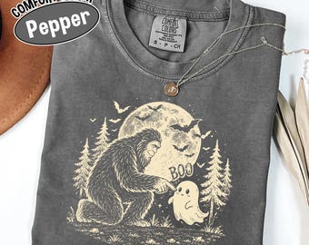 Camiseta Comfort Colors Bigfoot Dandelion para Halloween, camiseta vintage Sasquatch Nature, camiseta gráfica de críptido del bosque, regalo para aventuras al aire libre