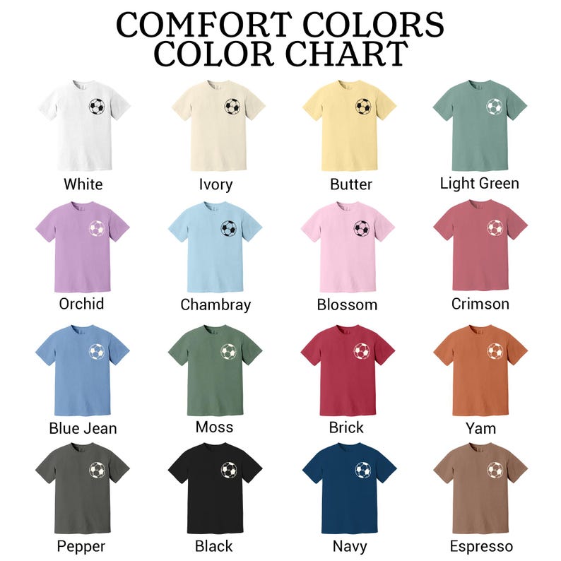 K&ouml;nnte beinhalten: Eine Farbkarte von Comfort Colors T-Shirts in verschiedenen Farbt&ouml;nen, darunter Wei&szlig;, Elfenbein, Butter, Hellgr&uuml;n, Orchidee, Chambray, Bl&uuml;te, Karmesinrot, Blue Jean, Moos, Ziegel, Yam, Pfeffer, Schwarz, Marine und Espresso. Jedes Shirt hat eine Fu&szlig;ballgrafik.