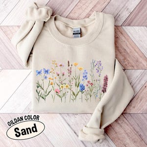 Wild Flowers Sweatshirt, Vintage Botanical Sweatshirt, Floral Sweatshirt, Pastel Floral Sweatshirt, Gift For Garden Lover, Flower Sweatshirt