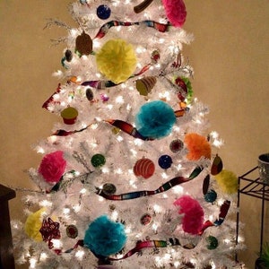 Mexican Paper Flowers Photo Wall and Serape Garland Christmas Set