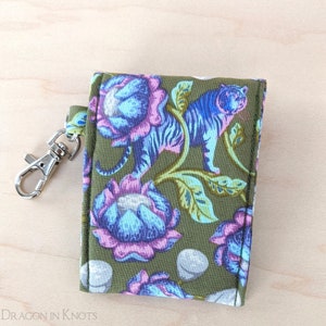 Tiger Lipgloss-Halter - Groß oder kurz, gefütterter Schlüsselbund, olivgrüner Baumwoll-Lippenbalsam-Etui, Kartenetui mit Druckknopf und drehbarem Clip