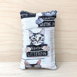 Porta pañuelos de bolsillo con diseño de gato criminal: juego de palabras con fotos policiales de animales, accesorio para llevar en el bolso o la cartera