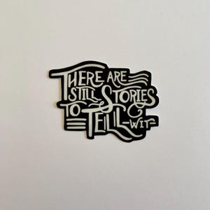Met citaat Stormlight-sticker/magneet, Witte sticker/magneet, Hoid, Brandon Sanderson, Cosmere, citaatsticker/magneet, Stormlight-archief