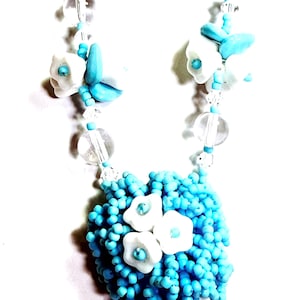 Collar de flores azules de estilo vintage coleccionable