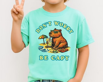 Camiseta juvenil de playa Capybara: No te preocupes, sé un Capy. Camiseta de verano.