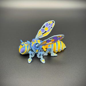 3D Printed Cyber Bee With Articulating Joints and Moving Wings - Flexi ...