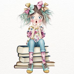 Puede incluir: Una niña con el pelo azul y verde lleva una camisa floral y unos vaqueros azules y está sentada sobre una pila de libros. Lleva lazos rosas en el pelo y parece sorprendida.