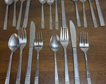 MCM Customcraft Stainless CUS3 Fleur De Lis Flatware 20 Piece Knife Spoon 2 Fork
