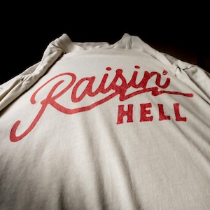 Retro T-shirt met rozijnen | Verontruste afbeelding