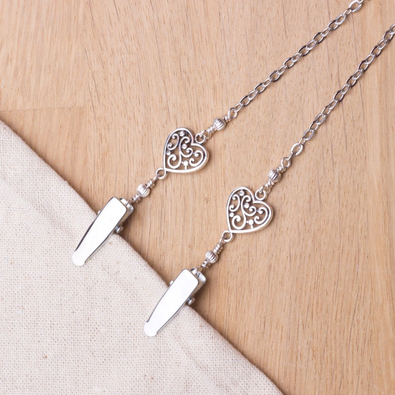 Filigree heart napkin chain