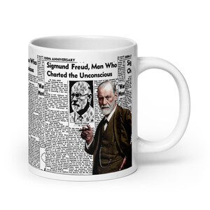 Può includere: Tazza in ceramica bianca con un design in stile giornale, con il testo "Sigmund Freud, Man Who Charted the Unconscious". La tazza include immagini di Sigmund Freud. Un regalo unico per gli appassionati di psicologia.