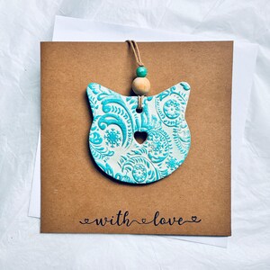 Carte de voeux souvenir cadeau unique visage de chat en relief en argile fabriquée à la main, ornement de chat, carte d'anniversaire cadeau en argile, amoureux des chats