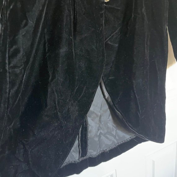 Vintage black velvet blazer with satin collar and… - image 7