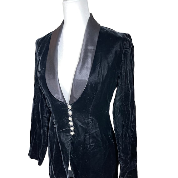 Vintage black velvet blazer with satin collar and… - image 2
