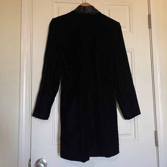 Vintage black velvet blazer with satin collar and… - image 10
