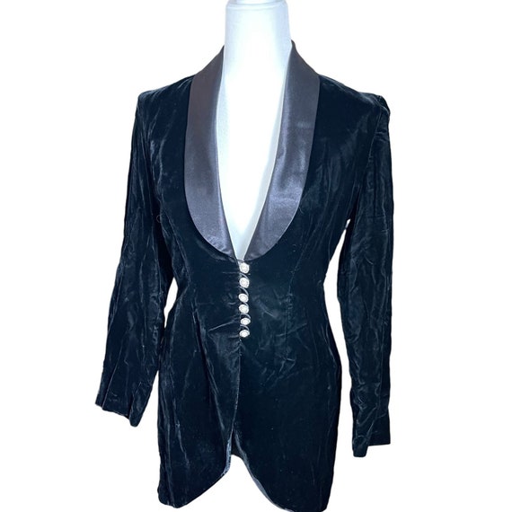 Vintage black velvet blazer with satin collar and… - image 1