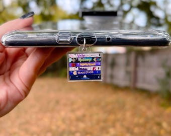 Abalorio para Kindle, Abalorio para teléfono, Mini llavero / VHS de Halloween de los 90 / Regalo para amantes de los libros / Accesorios para Kindle, Accesorios para teléfono / Abalorio USB de Halloween